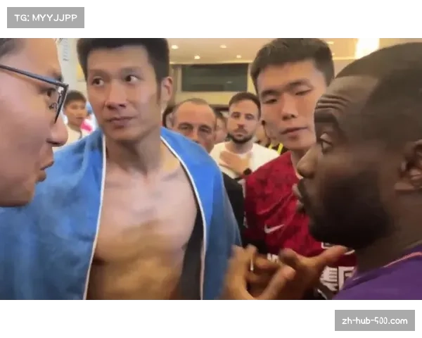 阿奇姆彭赛场遭遇疑似歧视行为，成都球迷举动成焦点